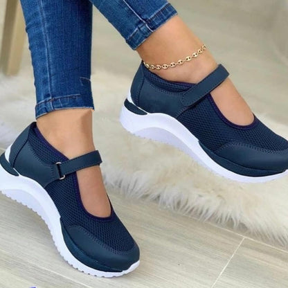 Elegantní a detailní podpůrné letní boty