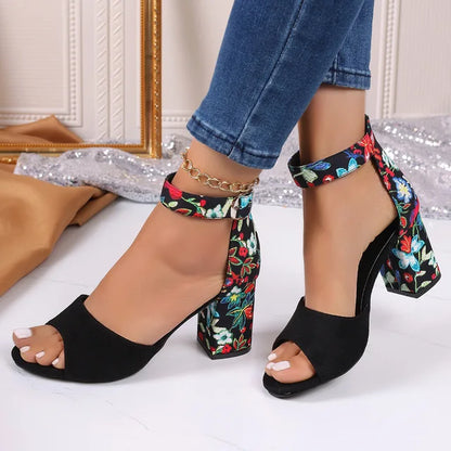 Elegantní a detailní podpůrné sandály