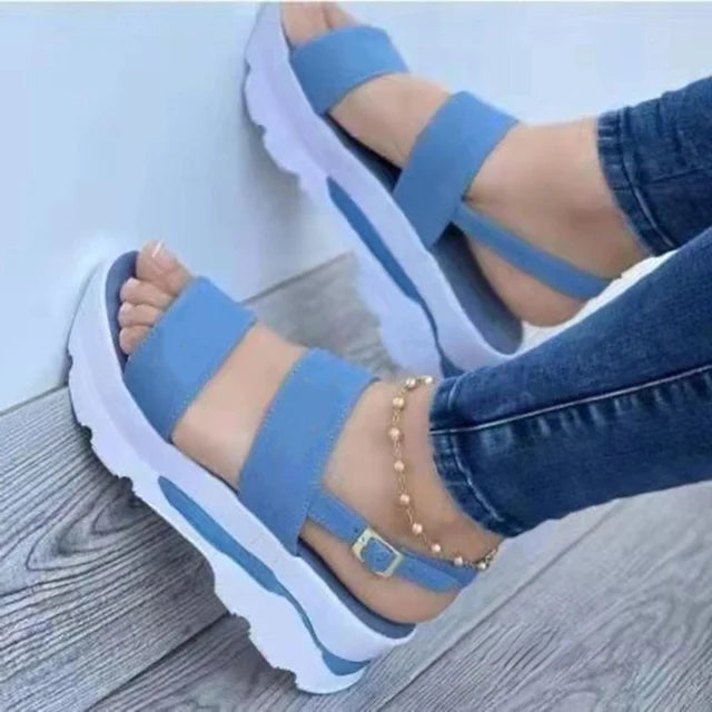 Elegantní a detailní podpůrné zimní sandály