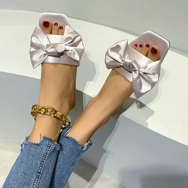 Elegantní a detailní podpůrná obuv