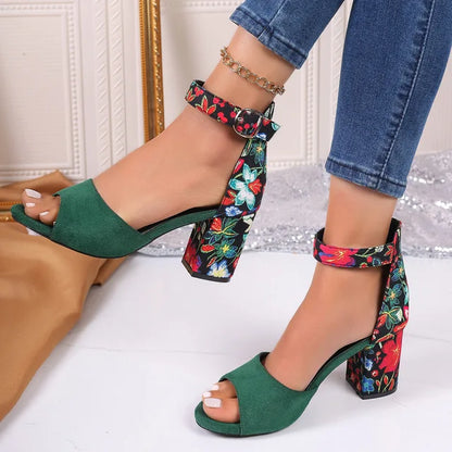 Elegantní a detailní podpůrné sandály