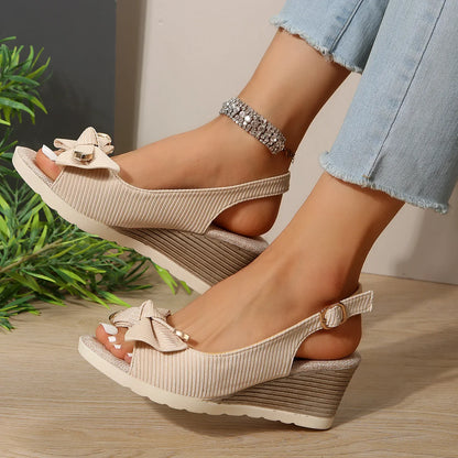 Elegantní a detailní podpůrné zimní sandály