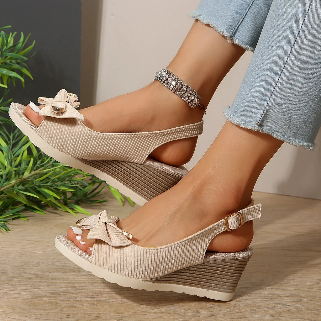 Elegantní a detailní podpůrné zimní sandály