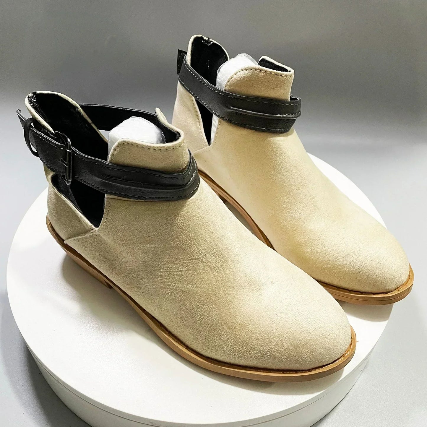 Elegantní a detailní podpůrná obuv