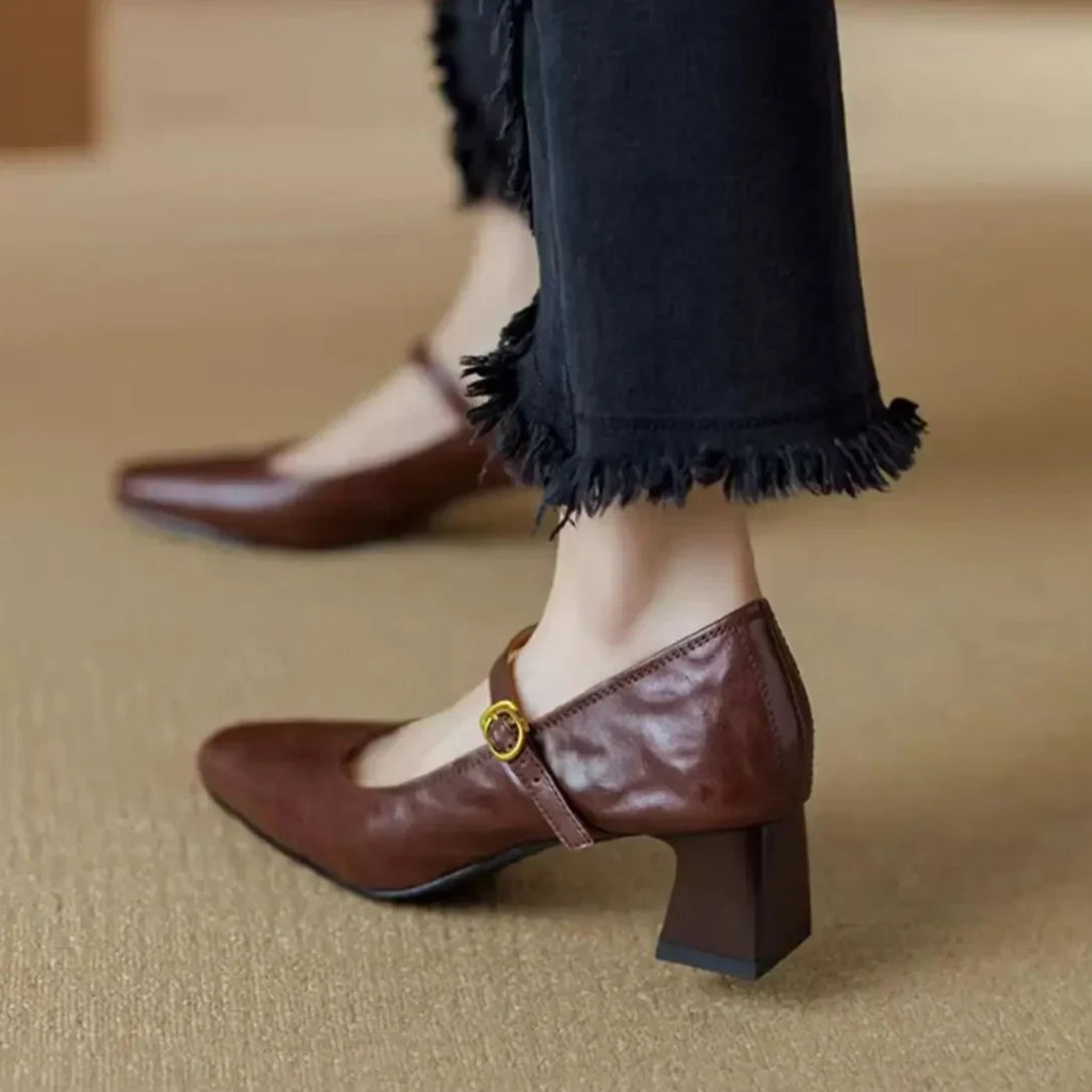 Elegantní a detailní podpůrné letní podpatky