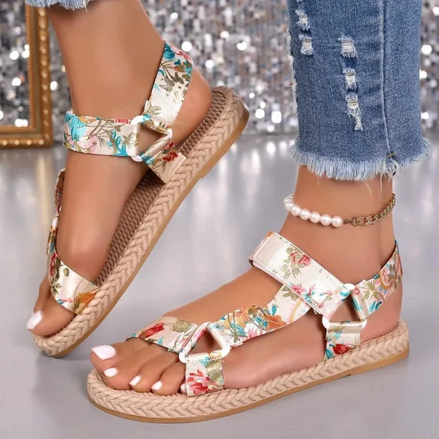 Elegantní a detailní podpůrné sandály