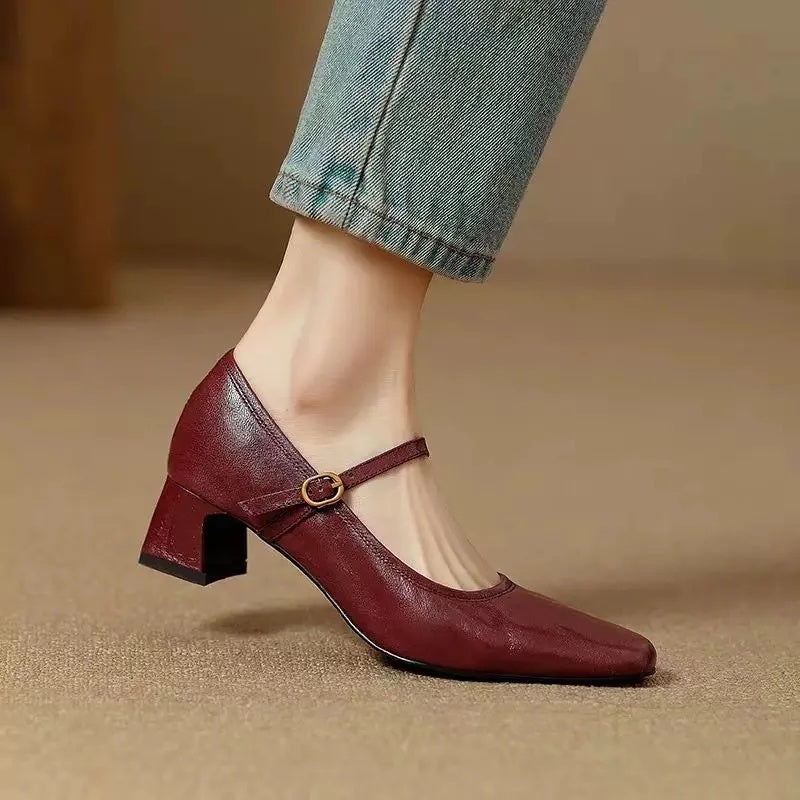 Elegantní a detailní podpůrné letní podpatky