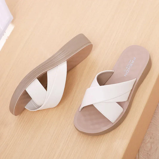 Elegantní a detailně propracovaná podpůrná zimní obuv