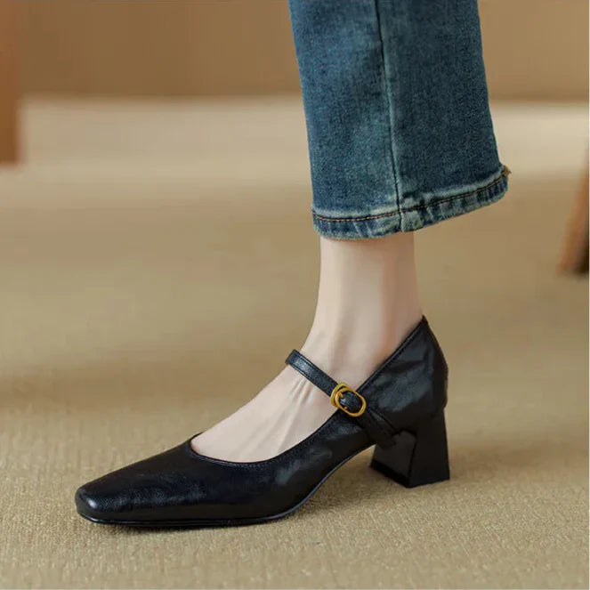 Elegantní a detailní podpůrné letní podpatky