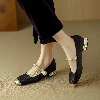 Elegantní a detailně propracovaná podpůrná letní obuv