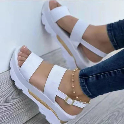Elegantní a detailní podpůrné zimní sandály