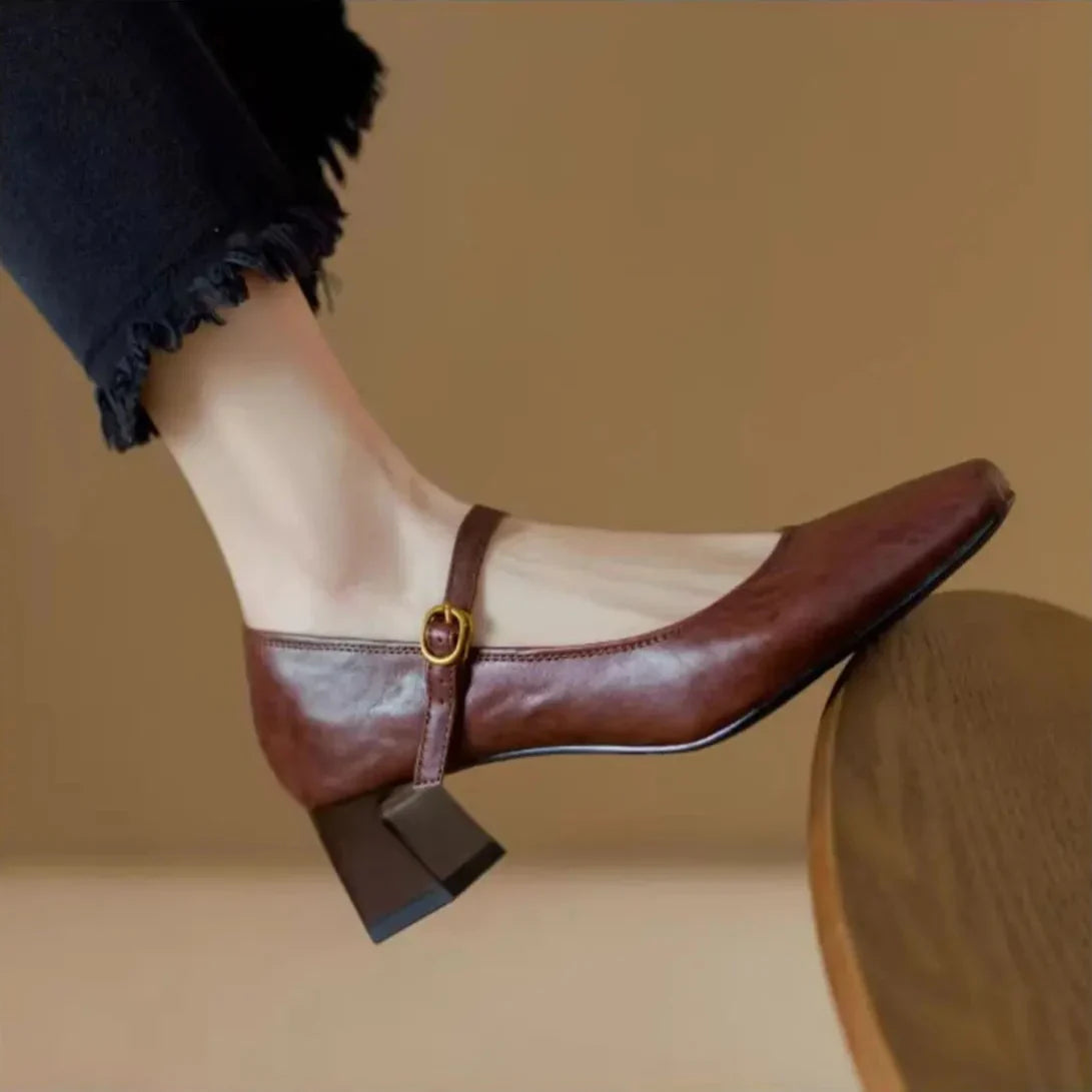 Elegantní a detailní podpůrné letní podpatky
