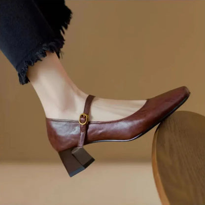 Elegantní a detailní podpůrné letní podpatky