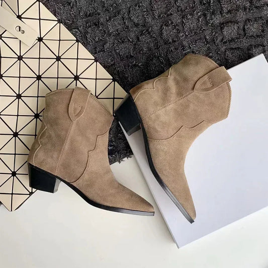 Elegantní a detailní podpůrné boty