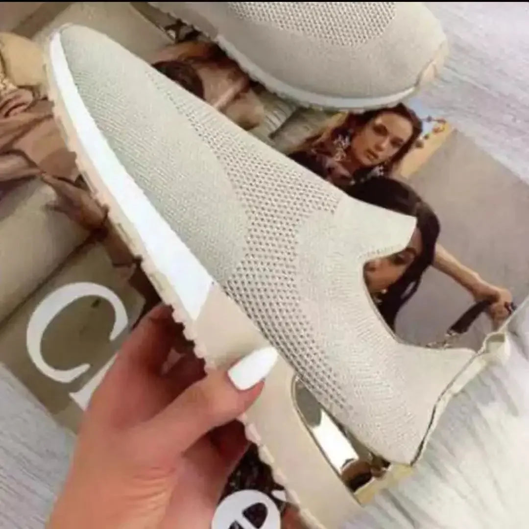 Elegantní a detailní podpůrná obuv