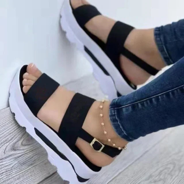 Elegantní a detailní podpůrné zimní sandály