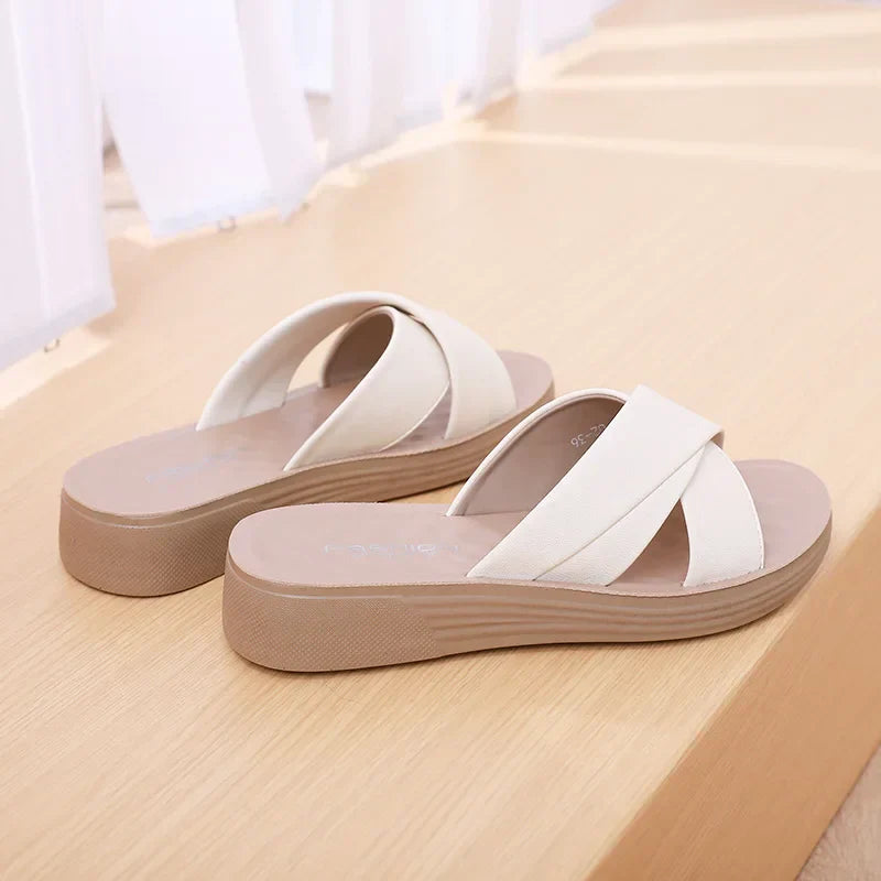 Elegantní a detailně propracovaná podpůrná zimní obuv