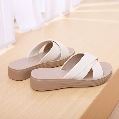 Elegantní a detailně propracovaná podpůrná zimní obuv
