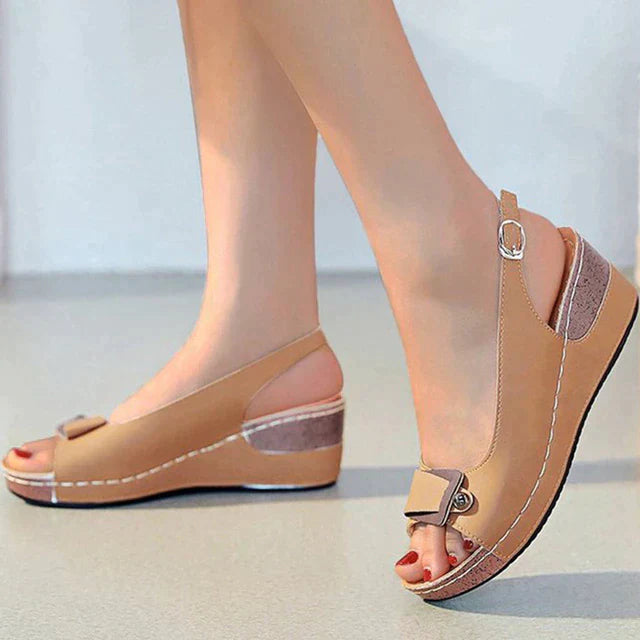 Elegantní a detailní podpůrné letní sandály