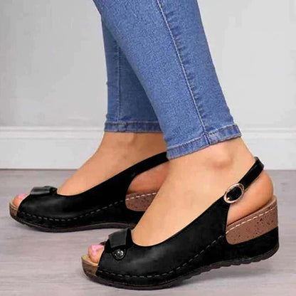 Elegantní a detailní podpůrné letní sandály