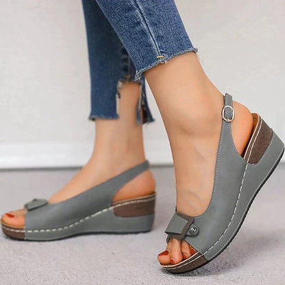 Elegantní a detailní podpůrné letní sandály