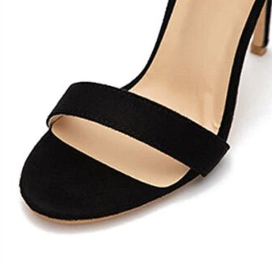 Elegantní a detailní podpůrné letní sandály