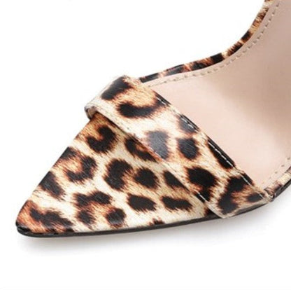 Elegantní a detailní podpůrné letní sandály
