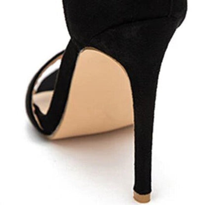 Elegantní a detailní podpůrné letní sandály