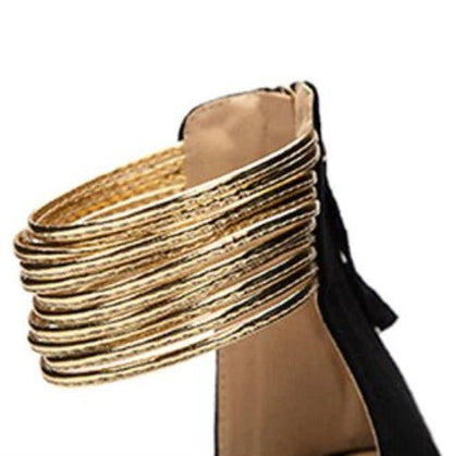 Elegantní a detailní podpůrné letní sandály