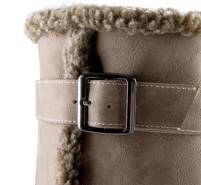 Elegantní a detailní podpůrné letní boty