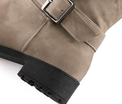 Elegantní a detailní podpůrné letní boty