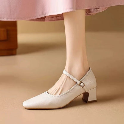 Elegantní a detailní podpůrné letní podpatky