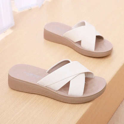 Elegantní a detailně propracovaná podpůrná zimní obuv