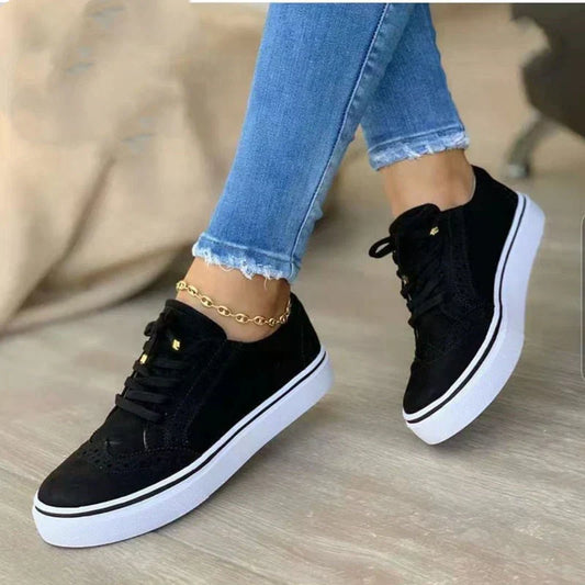 Elegantní a detailně propracovaná podpůrná obuv