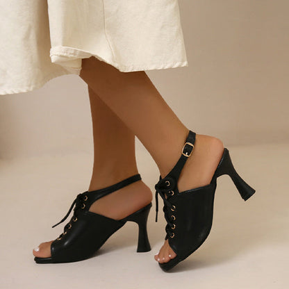 Elegantní a detailní podpůrné letní sandály