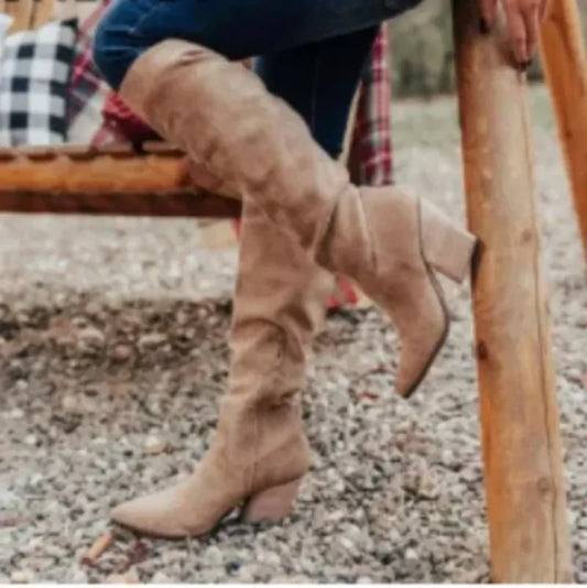 Elegantní a detailní podpůrná obuv