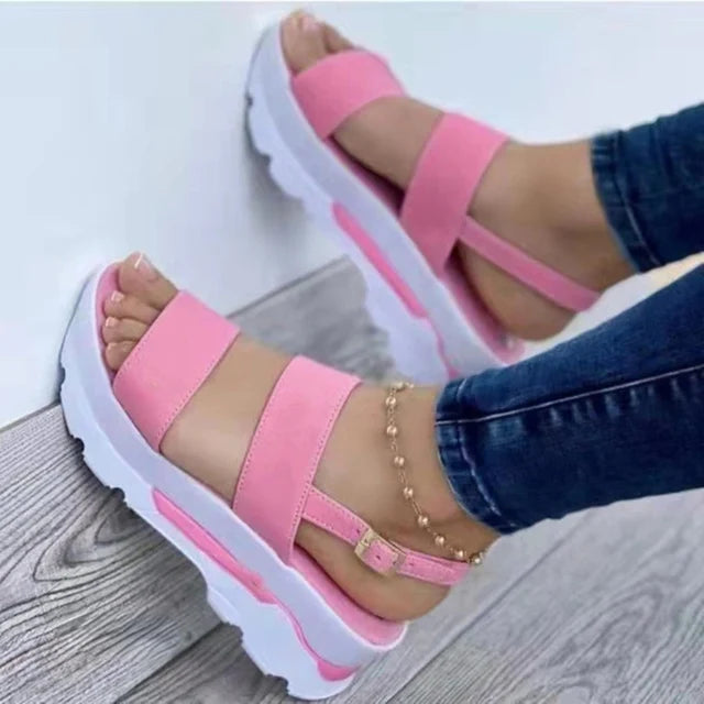 Elegantní a detailní podpůrné zimní sandály