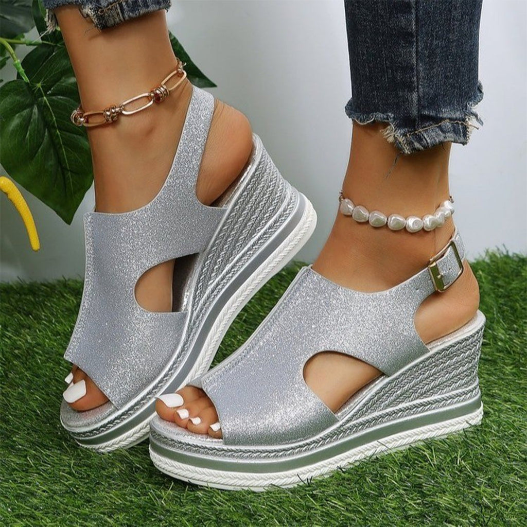 Elegantní a detailní podpůrné letní sandály
