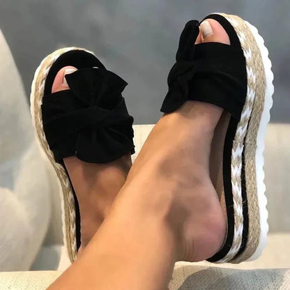 Elegantní a detailní podpůrné letní sandály