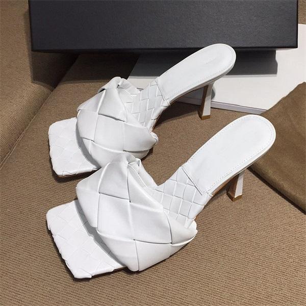 Elegantní a detailní podpůrné letní podpatky