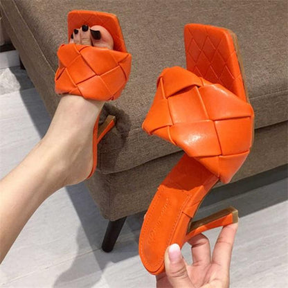 Elegantní a detailní podpůrné letní podpatky
