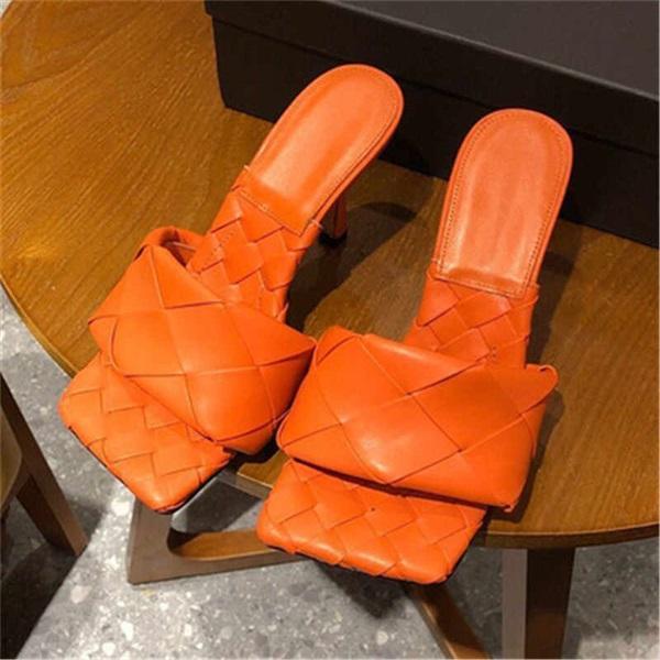 Elegantní a detailní podpůrné letní podpatky