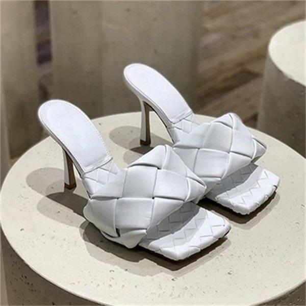 Elegantní a detailní podpůrné letní podpatky