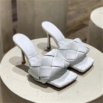 Elegantní a detailní podpůrné letní podpatky