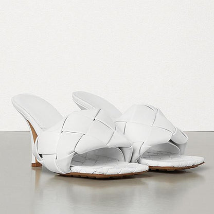 Elegantní a detailní podpůrné letní podpatky