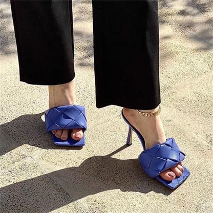 Elegantní a detailní podpůrné letní podpatky