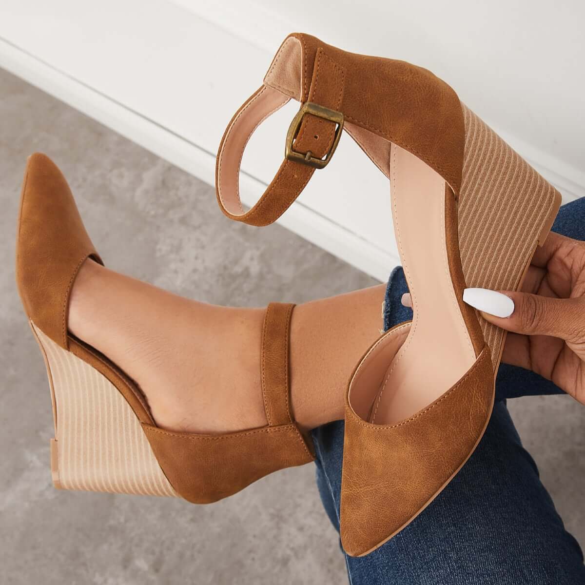 Elegantní a detailně propracovaný podpůrný letní klín Wedge