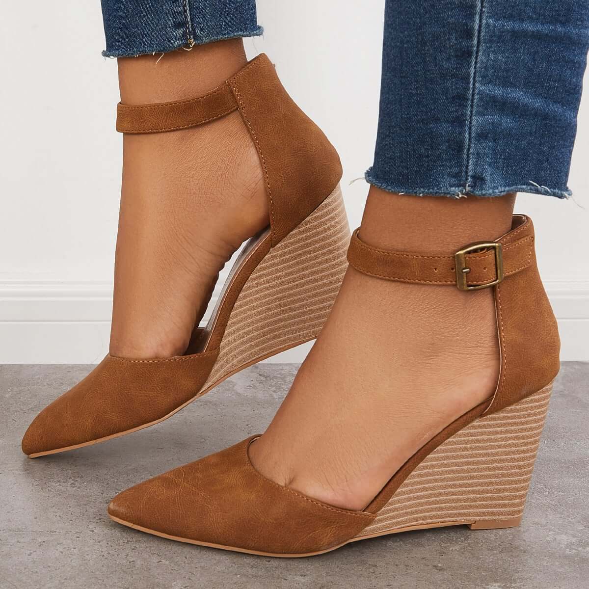 Elegantní a detailně propracovaný podpůrný letní klín Wedge