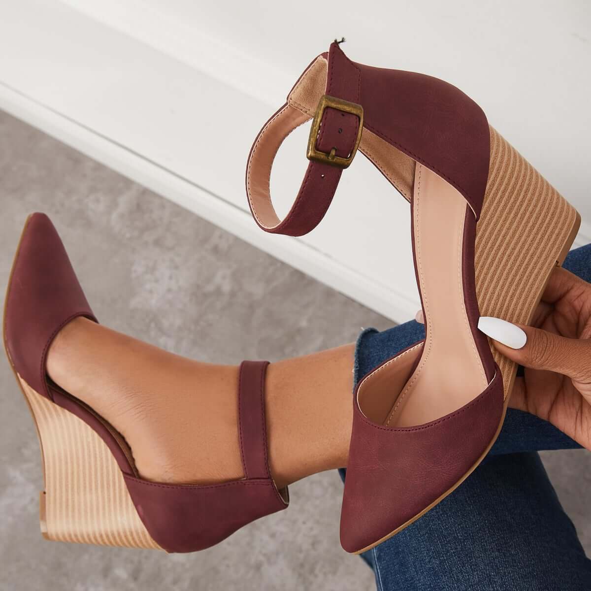 Elegantní a detailně propracovaný podpůrný letní klín Wedge
