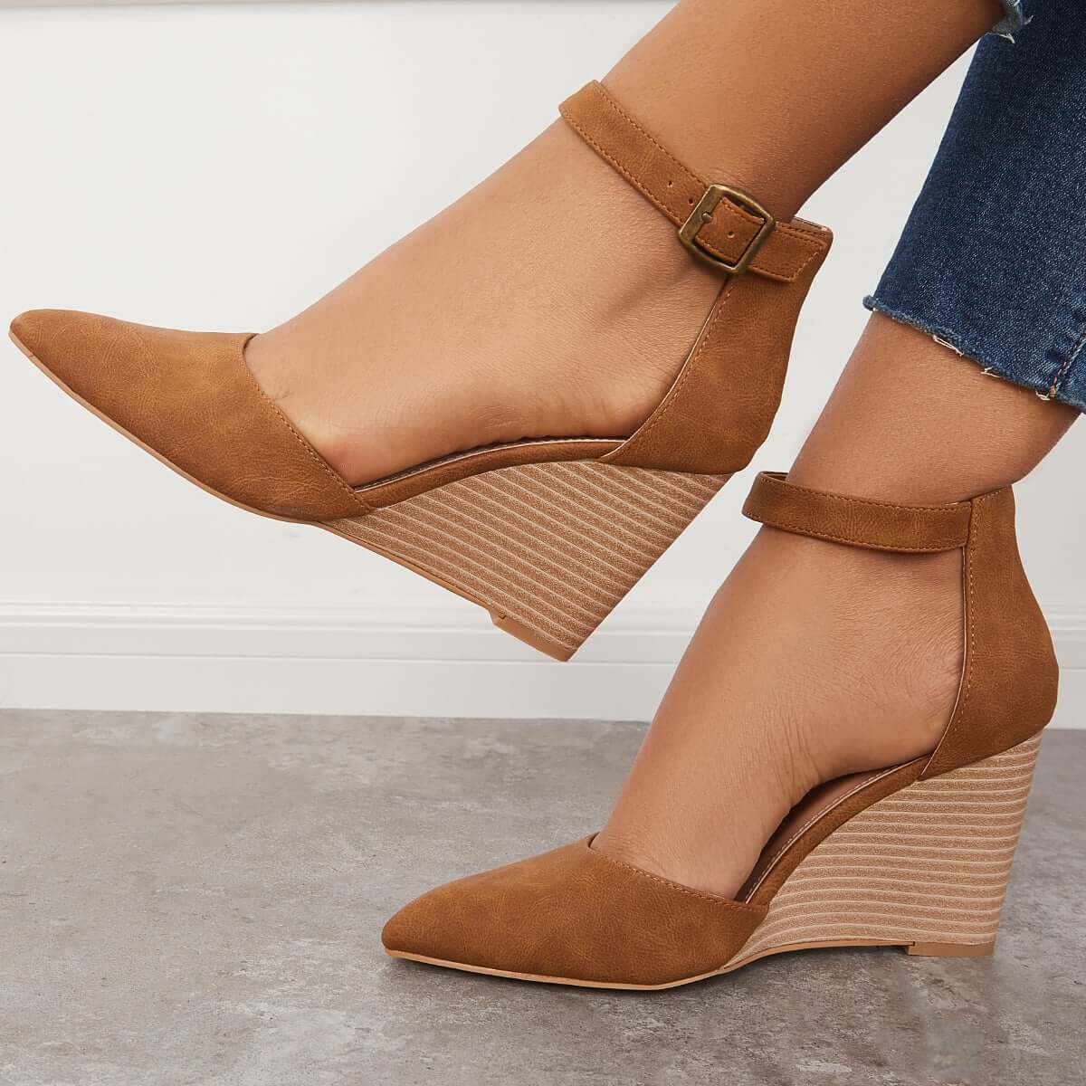 Elegantní a detailně propracovaný podpůrný letní klín Wedge